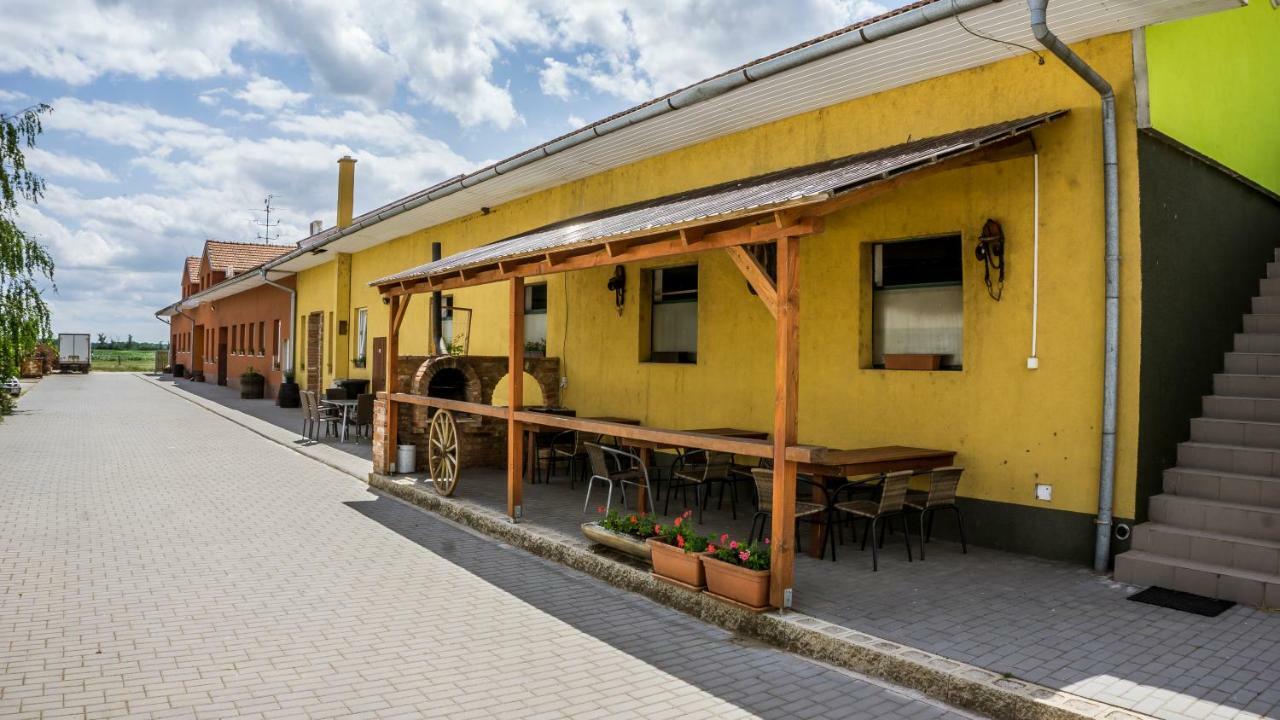 Penzion U Dablova Kopyta Rakvice Екстериор снимка